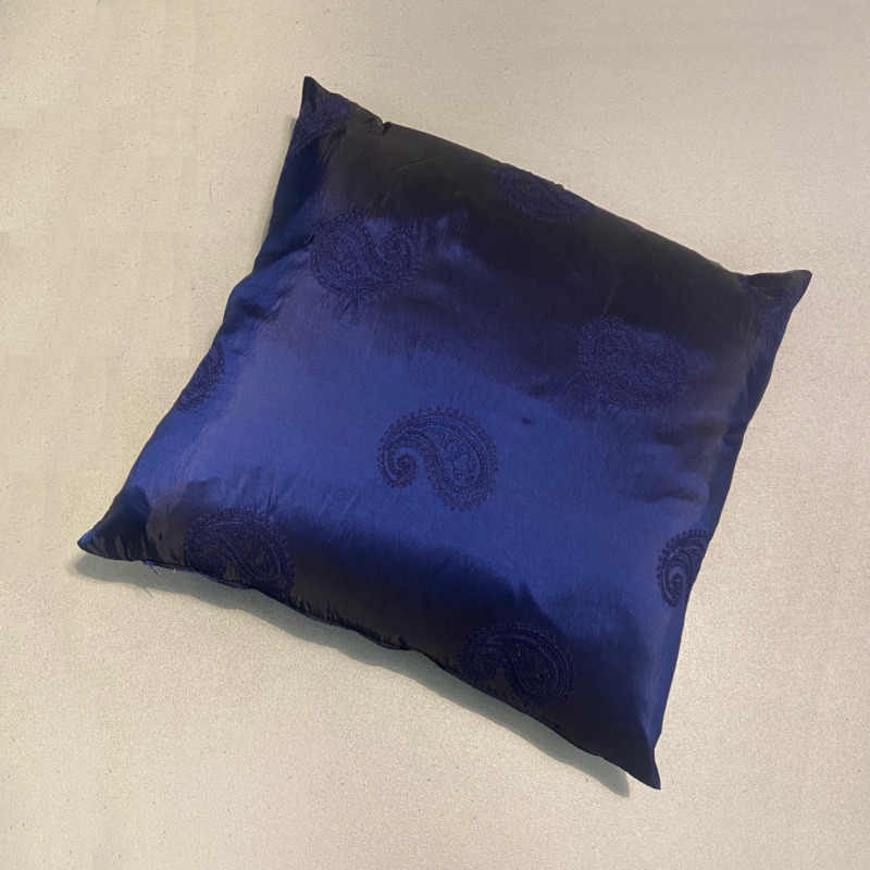 Fodera cuscino 5 taffetà blu ricamato